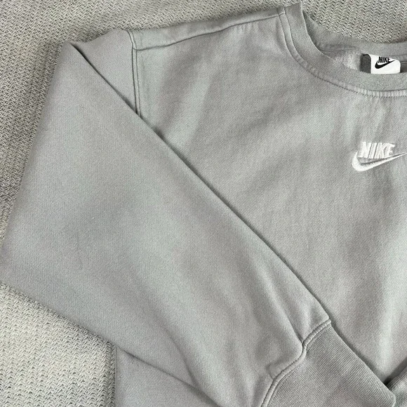 Nike Crewneck Sweatshirt Youth‎ Large Gray Embroidered Logo Big Swoosh Retro Gym - Picture 2 of 14